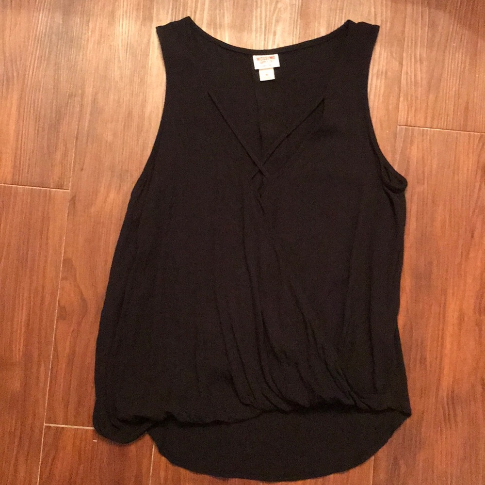 Black cross front flowy tank